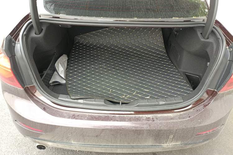 Used BMW 1 Series 2018 118i Design Package Edition Trunk