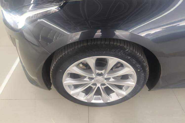 Used Cadillac CT5 2021 Revised 28T Luxury Version Left Front Wheel Hub