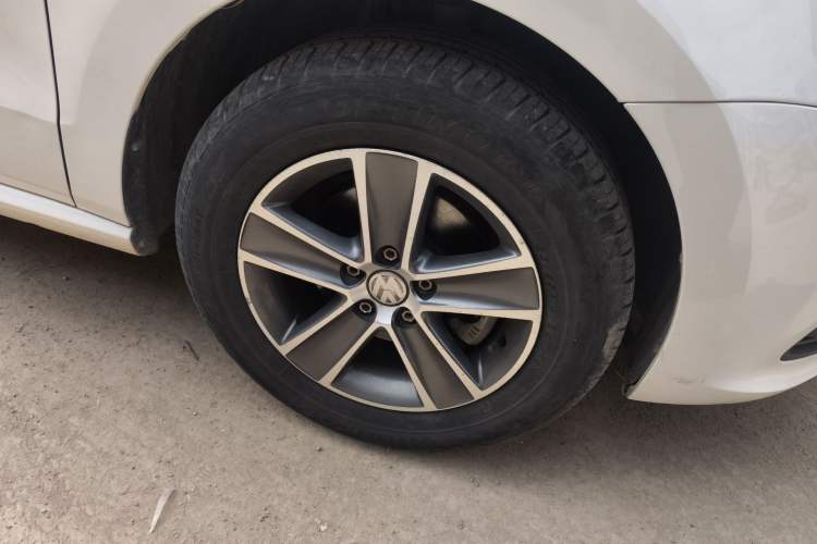 Used Volkswagen Polo 2014 1.4L Manual Fashion Edition Right Front Wheel Hub