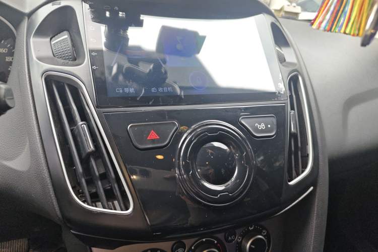 Used Ford Focus 2012 Hatchback 1.6L Automatic Comfort Model Audio And AC Panel