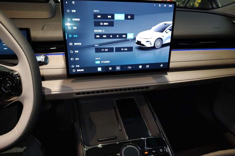 Used Geely Galaxy 8 2025 130km EM-i Flagship Edition Audio And AC Panel