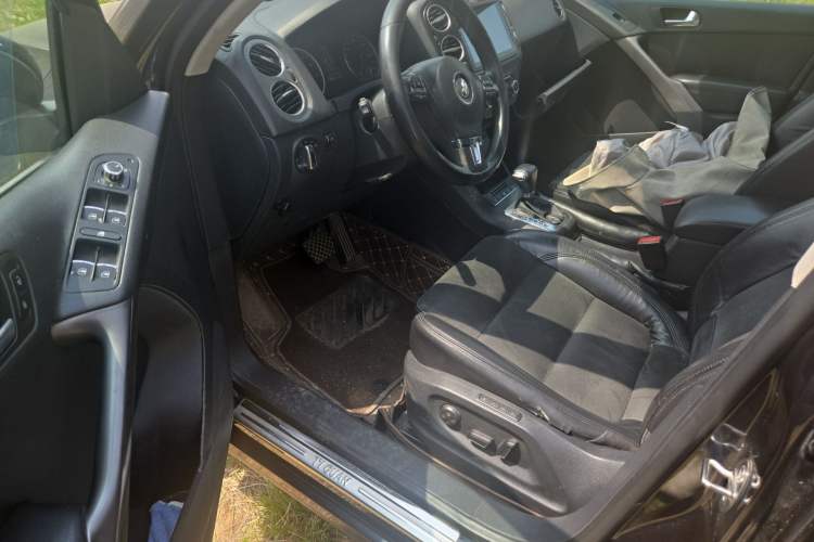 Used Volkswagen Tiguan 2010 2.0 TSI Automatic All-Wheel-Drive Elite Edition Driver Seat