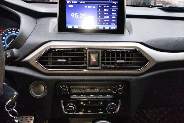 Used Dongfeng Fengon S560 2019 1.8L CVT Elite Model Audio And AC Panel