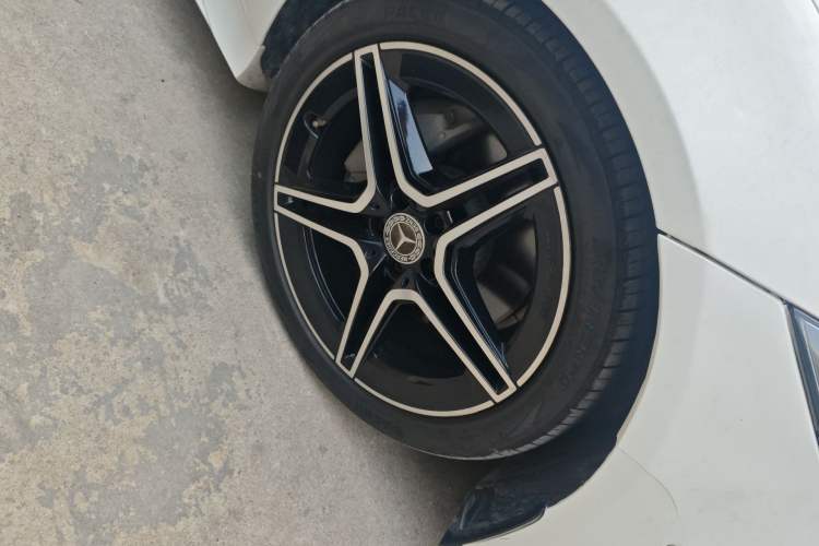 Used Mercedes-Benz CLS 2018 CLS 300 Dynamic Edition Right Front Wheel Hub