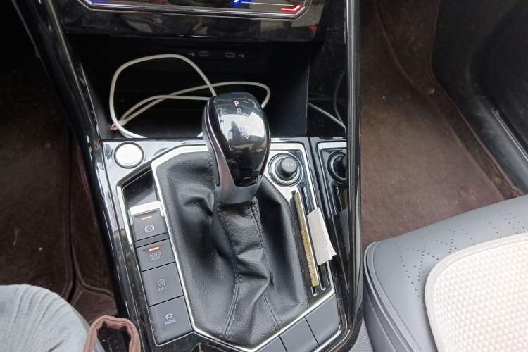 Used Volkswagen Tayron 2024 300TSI Two-Wheel-Drive Luxury Plus Advanced Version Gear Lever