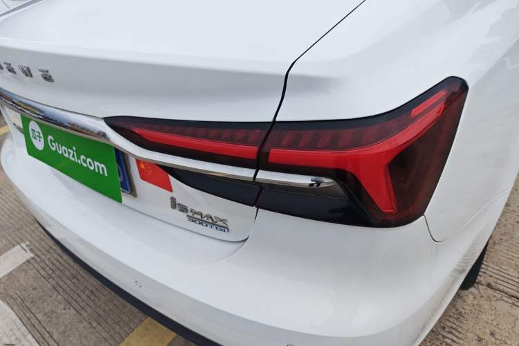 Used Roewe i6 MAX 2020 300TGI Automatic Cool & Stylish Skyroof Edition Right Rear Taillight