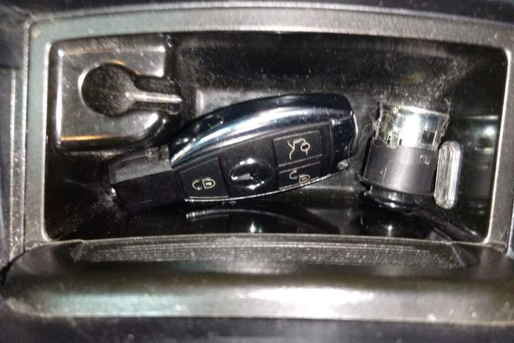 Used Mercedes-Benz R-Class 2017 R 320 4MATIC Business Edition Prestige Model