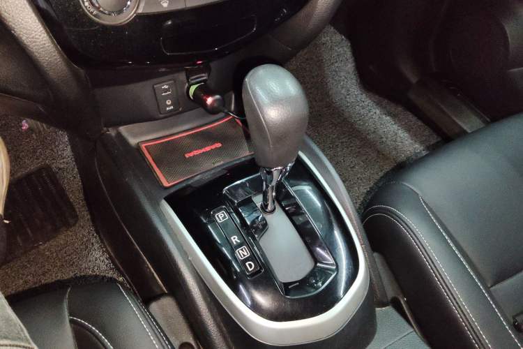 Used Nissan Qashqai 2016 2.0L CVT Elite Edition Gear Lever