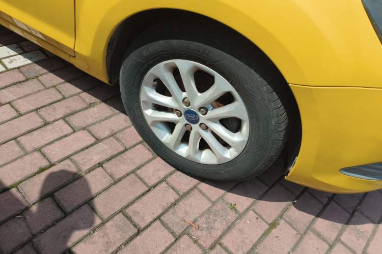 Used Ford Focus 2013 Hatchback Classic 1.8L Manual Base Model Right Front Wheel Hub