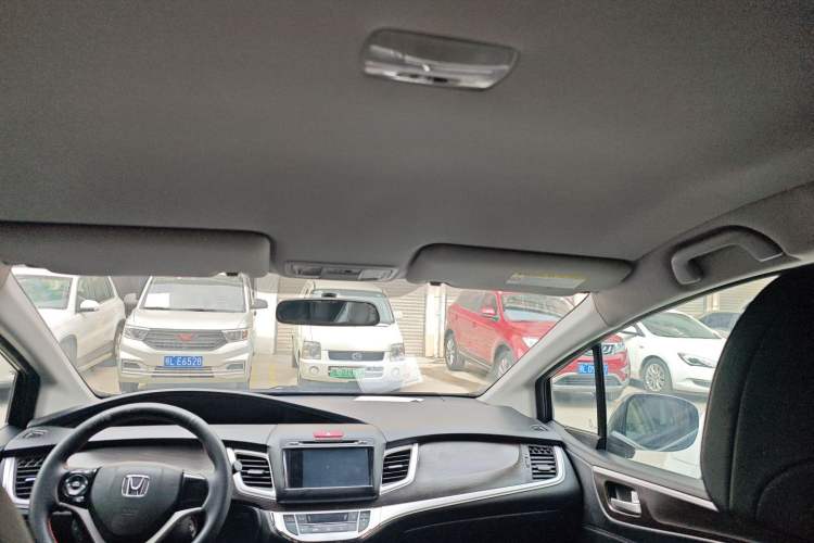 Used Honda Jade 2013 1.8L automatic Comfort version 6 seats
