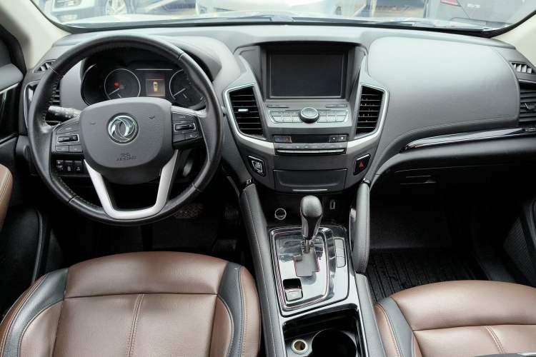 Used Dongfeng Aeolus AX7 2018 Classic 1.6T Automatic Luxury Model Center Console