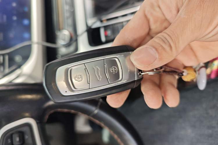 Used Geely Auto Emgrand X7 Sport 2018 1.8TD Automatic Two-Wheel Drive ZhiZun Model with 4G Connectivity
