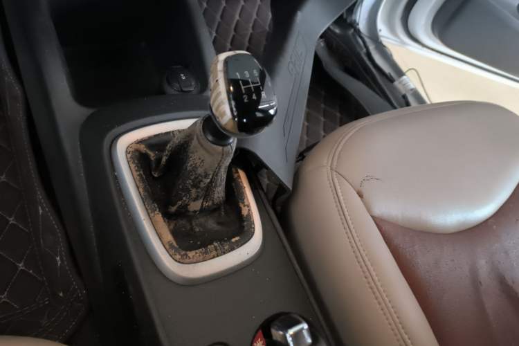 Used Chevrolet Sail 2015 Sail 3 1.5L Manual with Ideal Sunroof Edition Gear Lever