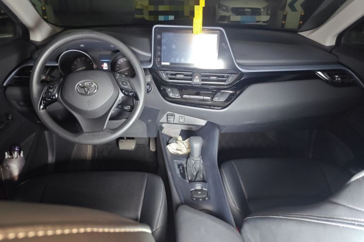 Used Toyota IZOA 2021 2.0L Enjoy Edition Center Console