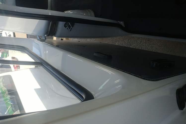 Used Wuling Yangguang 2024 300KM Comfort Version Passenger Van 75kW