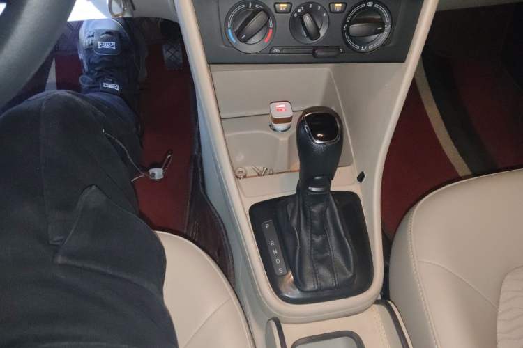 Used Skoda Rapid 2013 1.6L Automatic Smart Selection Model
