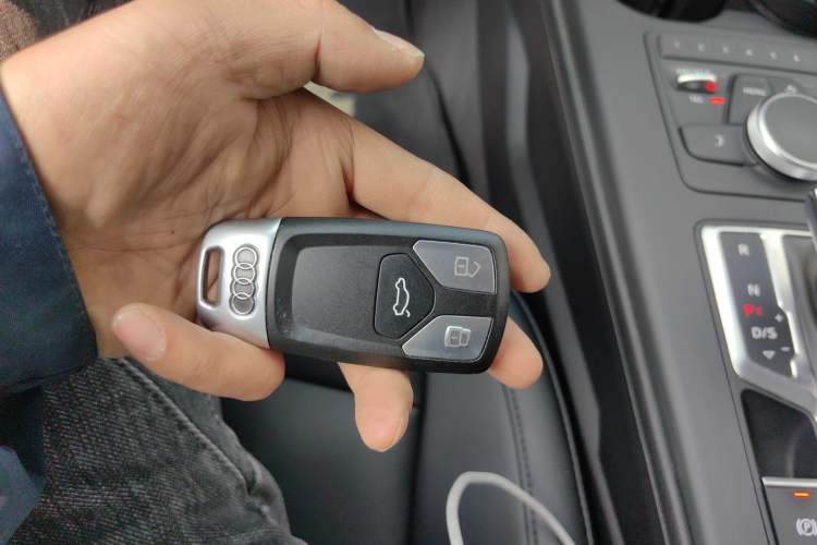 Used Audi A4L 2019 40 TFSI Ambition Version China V Vehicle Key