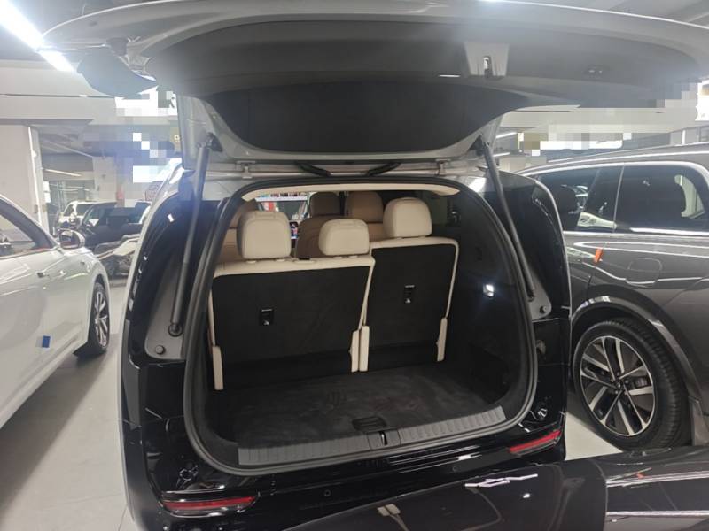 Used Li Auto MEGA 2025 Home Family Special Edition — 18