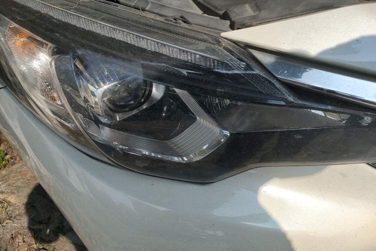 Used Venucia T90 2018 2.0L CVT Smart Connect Luxury Edition China V Standard Right Front Headlight