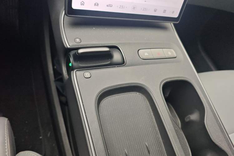 Used Nio ET5T 2024 75kWh Touring Gear Lever