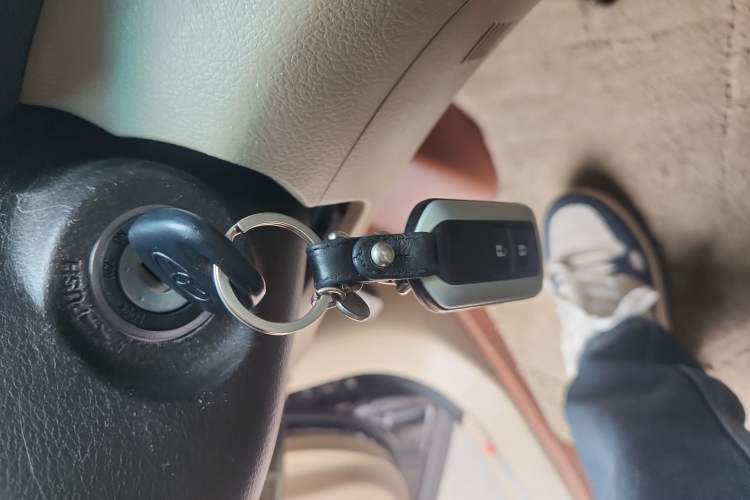 Used Toyota Highlander 2012 2.7L Two-Wheel Drive 7-Seater Luxury Edition Vehicle Key