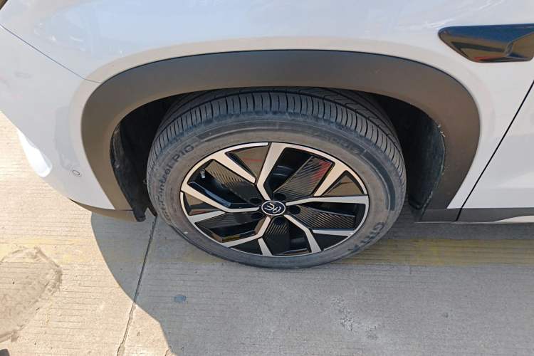 Used BYD Song L DM-i 2025 Intelligent Driving Version 112 km Leading Trim Left Front Wheel Hub