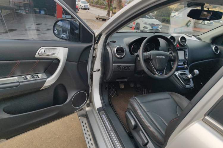 Used Haval H6 2015 Upgraded Model 1.5T Manual Two-Wheel Drive Elite Version