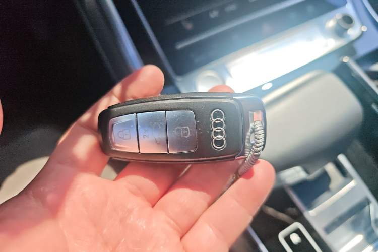 Used Audi Q8 2019 45 TFSI Luxury Prestige Edition Vehicle Key