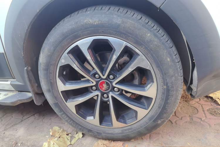 Used FORTHING Joyear X5 2015 1.6L Manual Luxury Model Right Front Wheel Hub