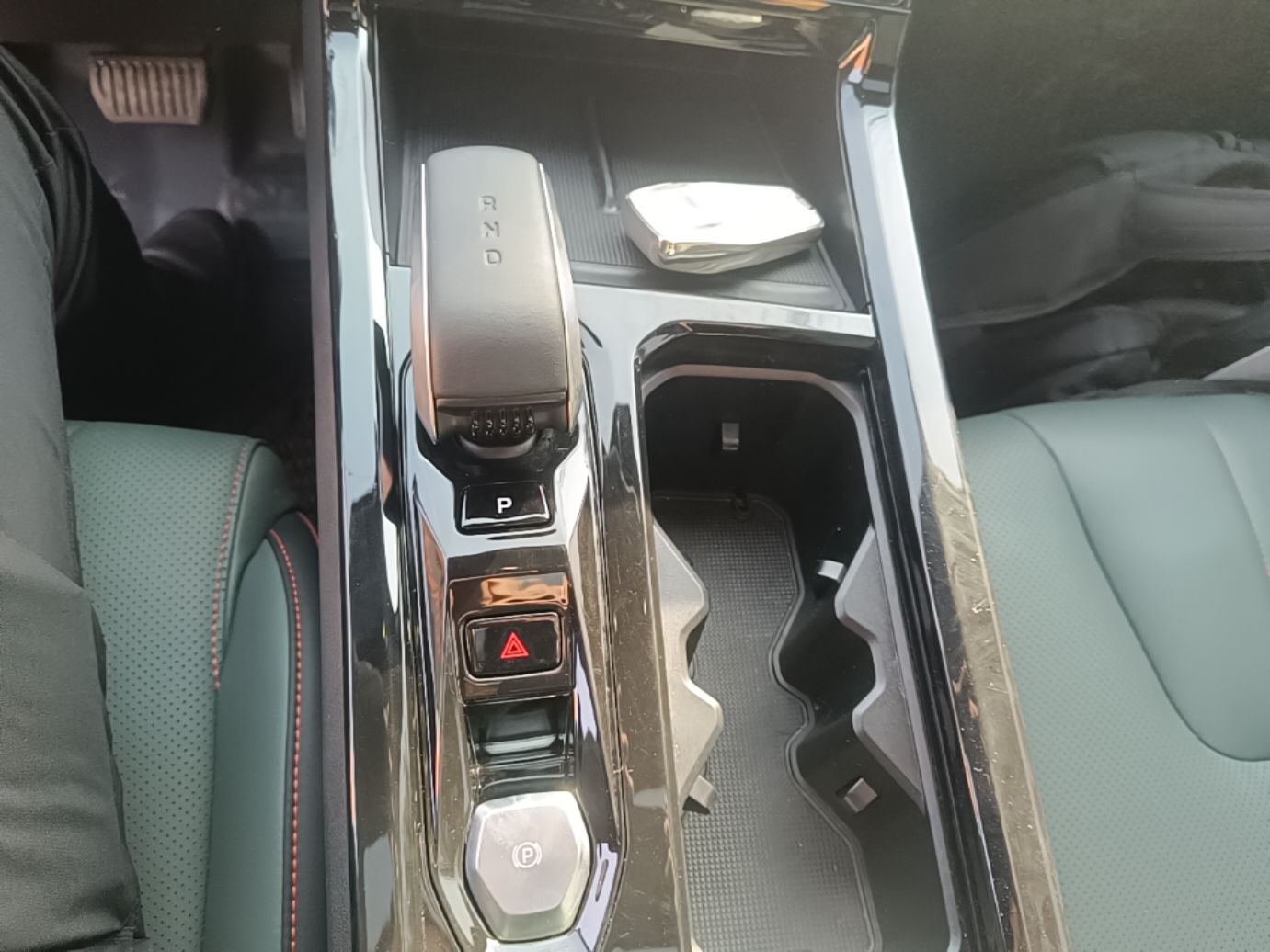 Geely Auto Emgrand X7 Sport 2024 1.5TD Dragon Edition — снимка 16