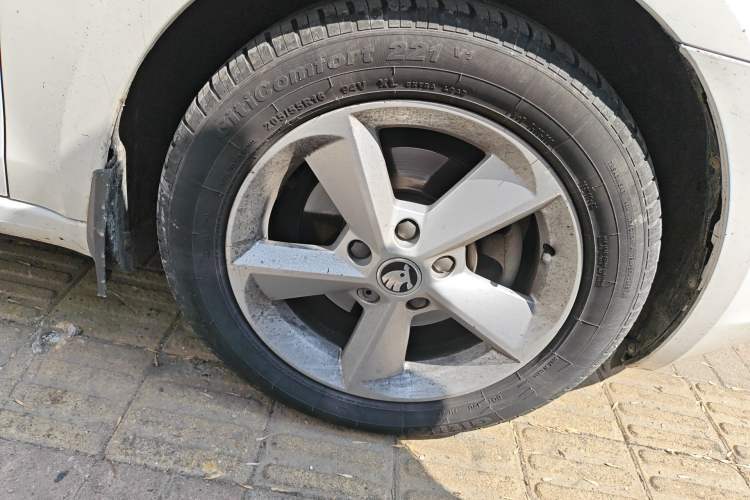 Used Skoda Octavia 2015 1.6L Manual Yijun Edition Right Front Wheel Hub