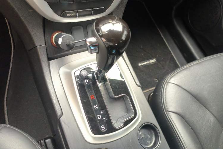 Used GAC Trumpchi GS5 2013 2.0L Automatic Two-Wheel Drive Light Interior Special Edition Gear Lever