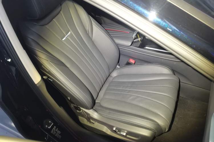 Used Hongqi H5 2024 2.0T Automatic Smart Connect Flagship Edition
