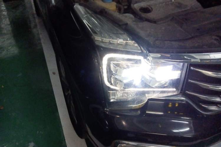 Used GAC Trumpchi GS8 2017 320T Two-Wheel Drive Luxury Smart Connectivity Version (7 Seats) Right Front Headlight