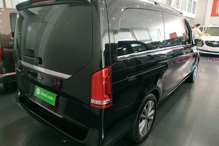 Used Mercedes-Benz V-Class 2022 V 260 Avantgarde Edition