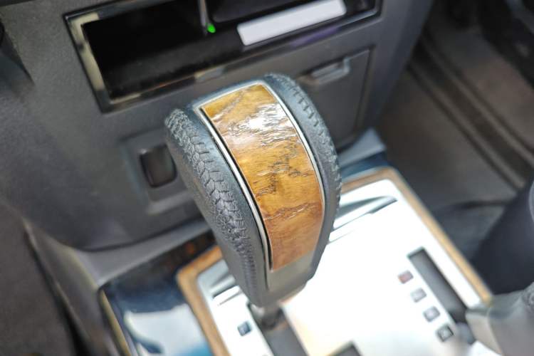 Used Mitsubishi Pajero 2020 3.0L Automatic Luxury Off-Road Version Gear Lever