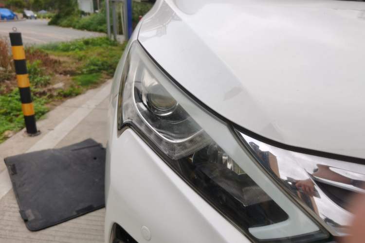 Used BYD Qin New Energy 2014 1.5T Flagship Model Right Front Headlight