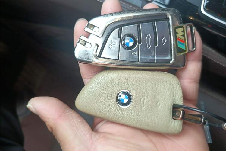 Used BMW 5 Series 2019 530Li Leading Model Luxury Package Vehicle Key