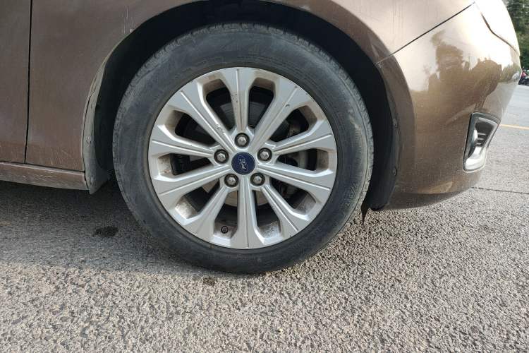 Used Ford Escort 2015 1.5L Automatic Fashion Model Right Front Wheel Hub