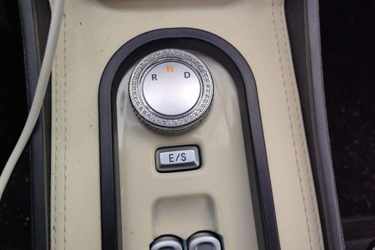 Used CHANGAN NEVO Lumin 2023 301km Honey Dew Edition Gear Lever