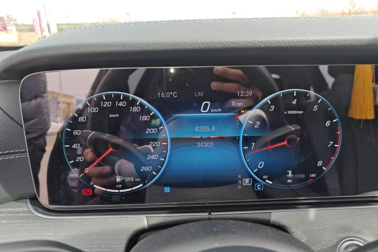 Used Mercedes-Benz E-Class 2022 E 260 L 4MATIC Instrument Cluster