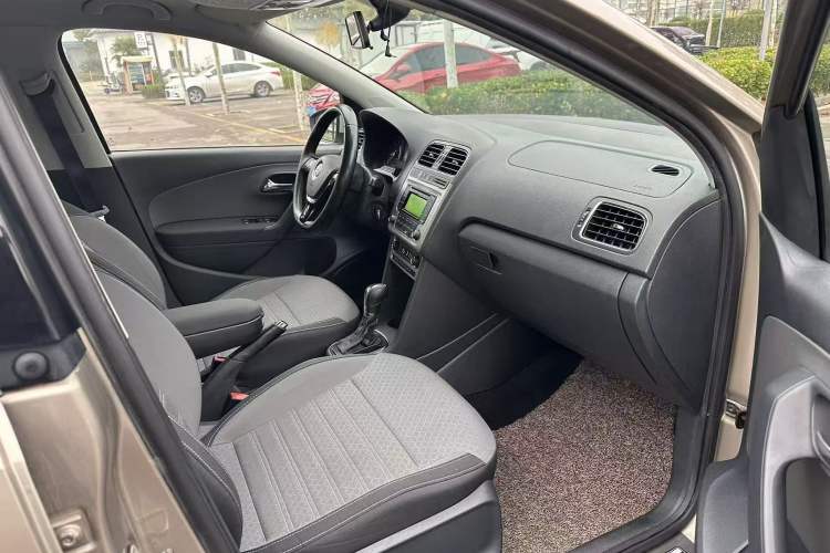 Used Volkswagen Polo 2014 1.6L Cross Polo Automatic