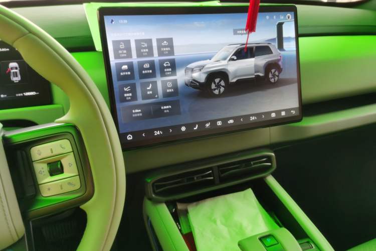 Used Formula Leopard Titanium 3 2025 501KM All-Wheel Drive Intelligent Driving Ultra Version
