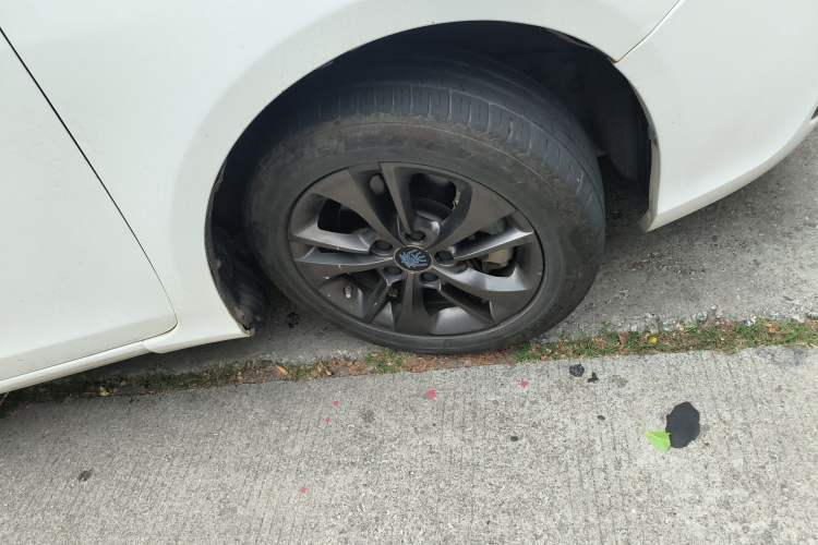 Used BYD Qin 2017 1.5T Luxury Model Right Front Wheel Hub