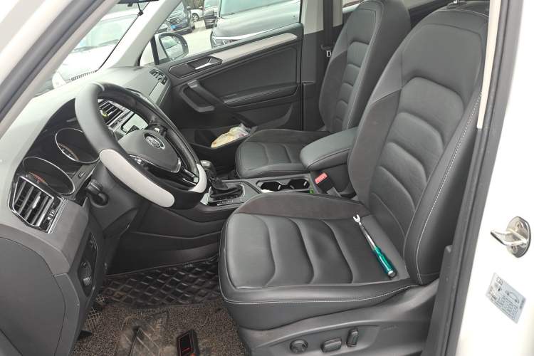 Used Volkswagen Tiguan L 2019 Updated Version 330TSI Automatic Two-Wheel Drive Panoramic Comfort Edition China VI Standard
