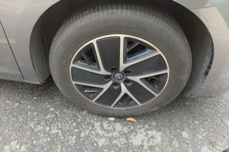 Used BYD Qin L 2024 DM-i 120KM Leading Model Right Front Wheel Hub