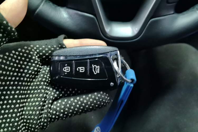 Used Hyundai Santa Fe 2013 2.4L Automatic Two-Wheel Drive Smart Version