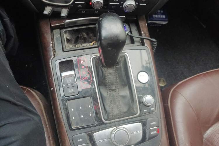 Used Audi A6L 2018 30th Anniversary Edition 35 TFSI Fashion Model Gear Lever