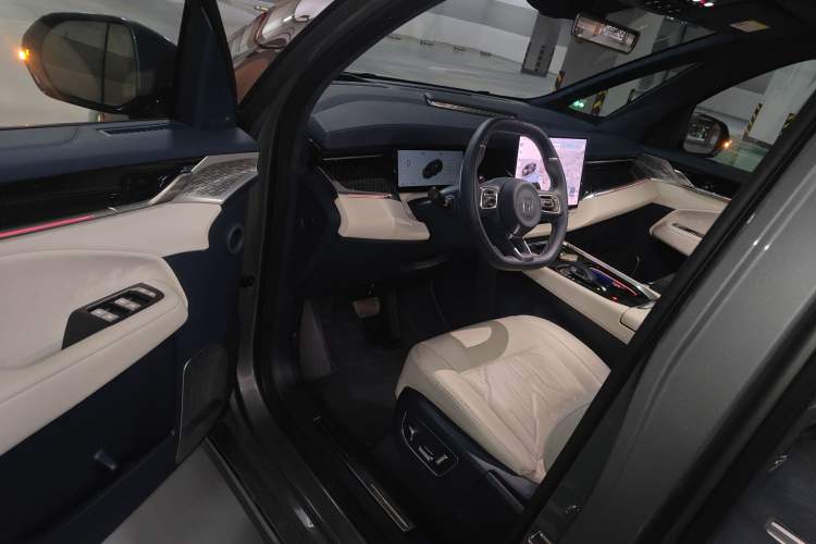 Used Zeekr 009 2024 Six-Seat Executive Version 4WD 108 kWh