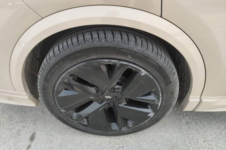 Used Li Auto L8 2023 Pro Model Exterior 5